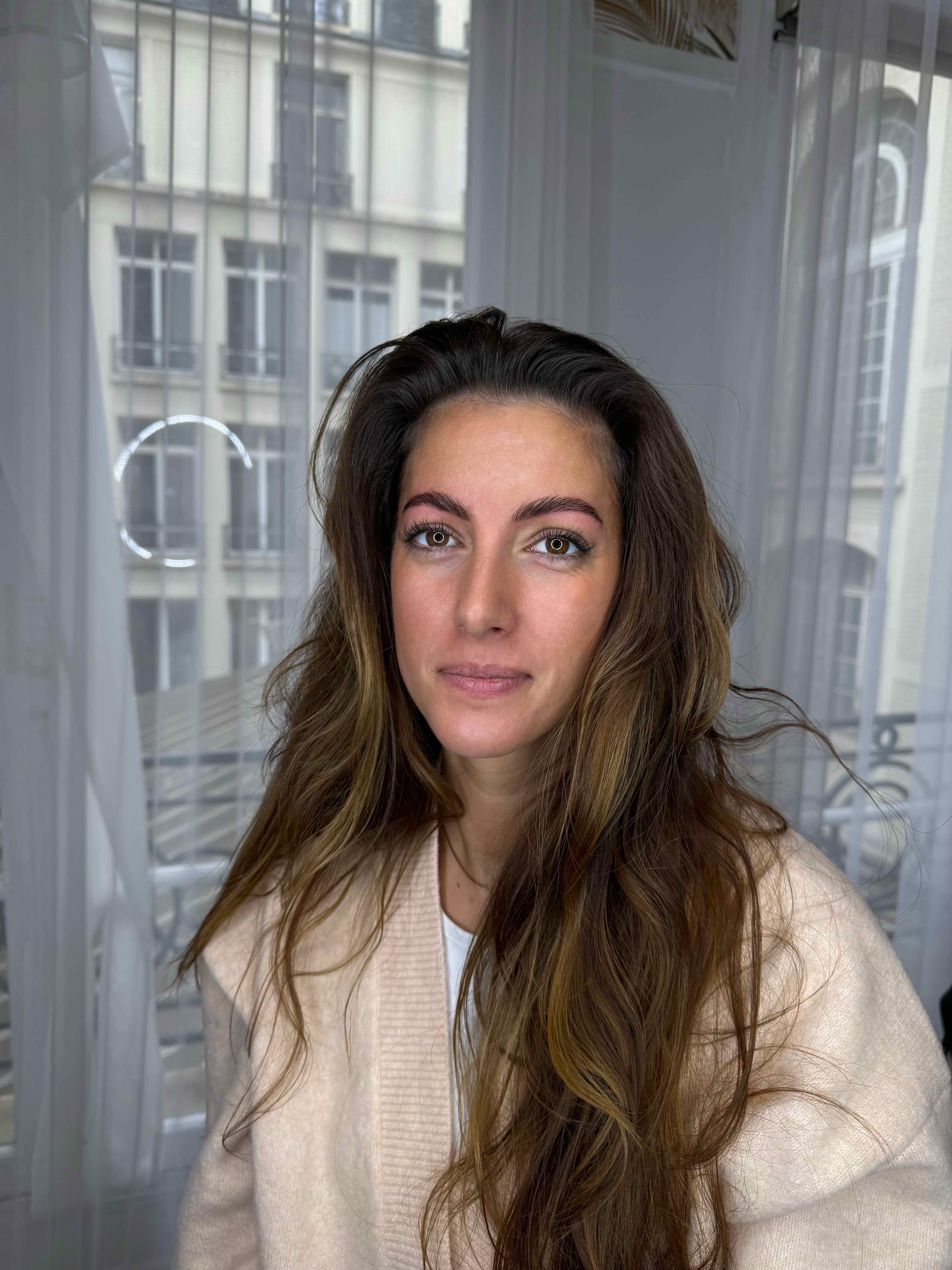 Browlift + Teinture null null rehaussement de sourcils + restructuration + teinture null null