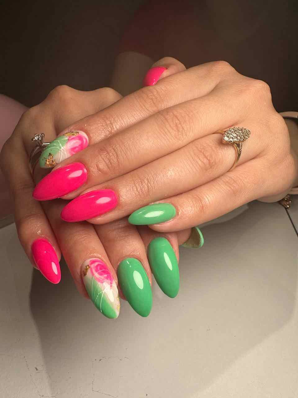 Manucure + Vernis UV + Décoration. Faites vous un cadeau de Noel. Sartrouville 78500