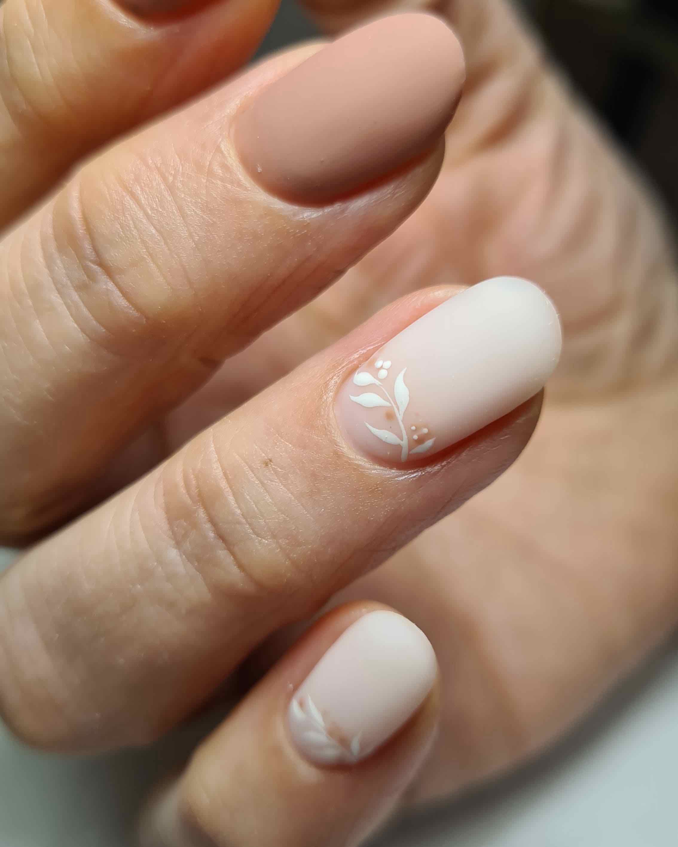 Manucure avec Vernis UV Sartrouville 78500