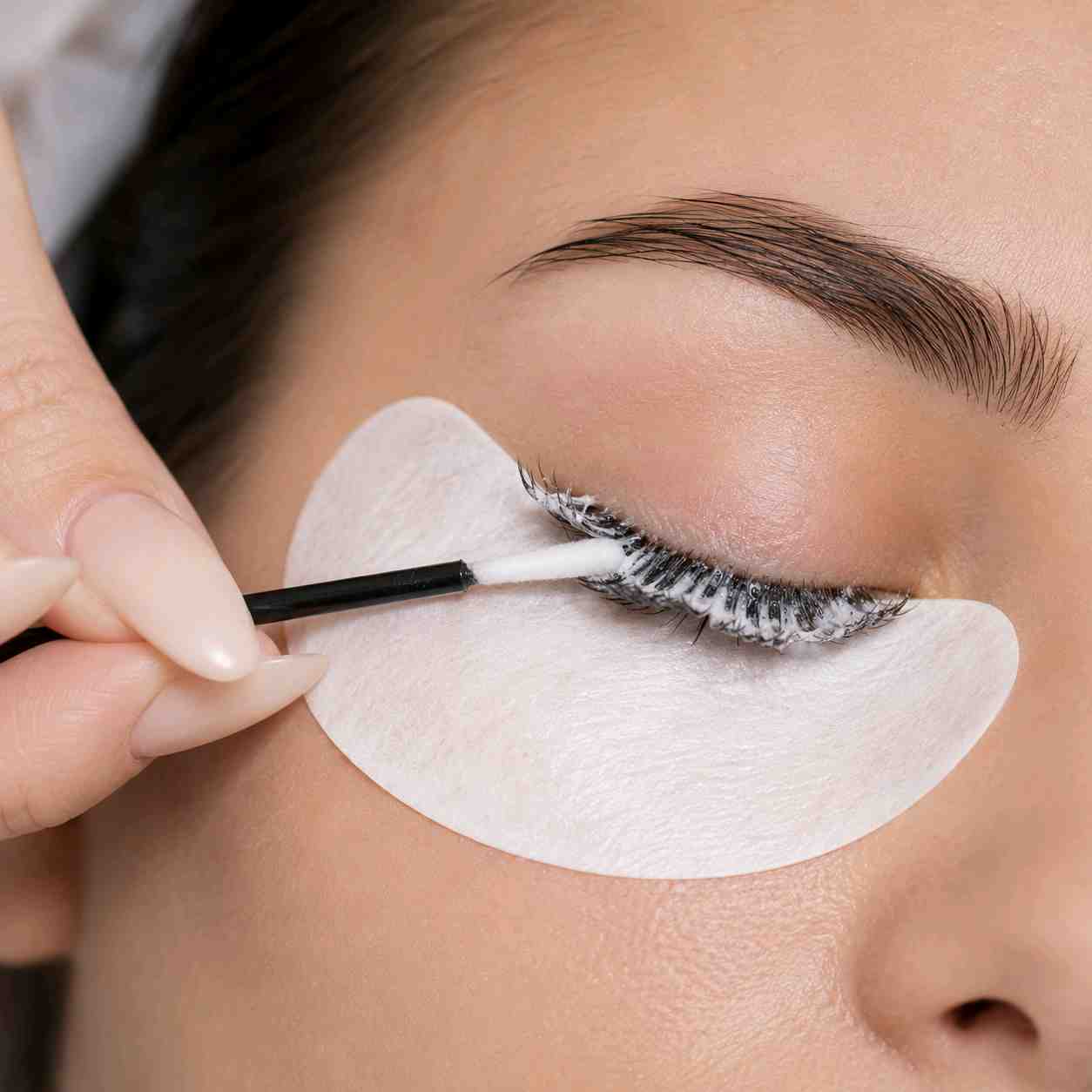 La dépose des cils